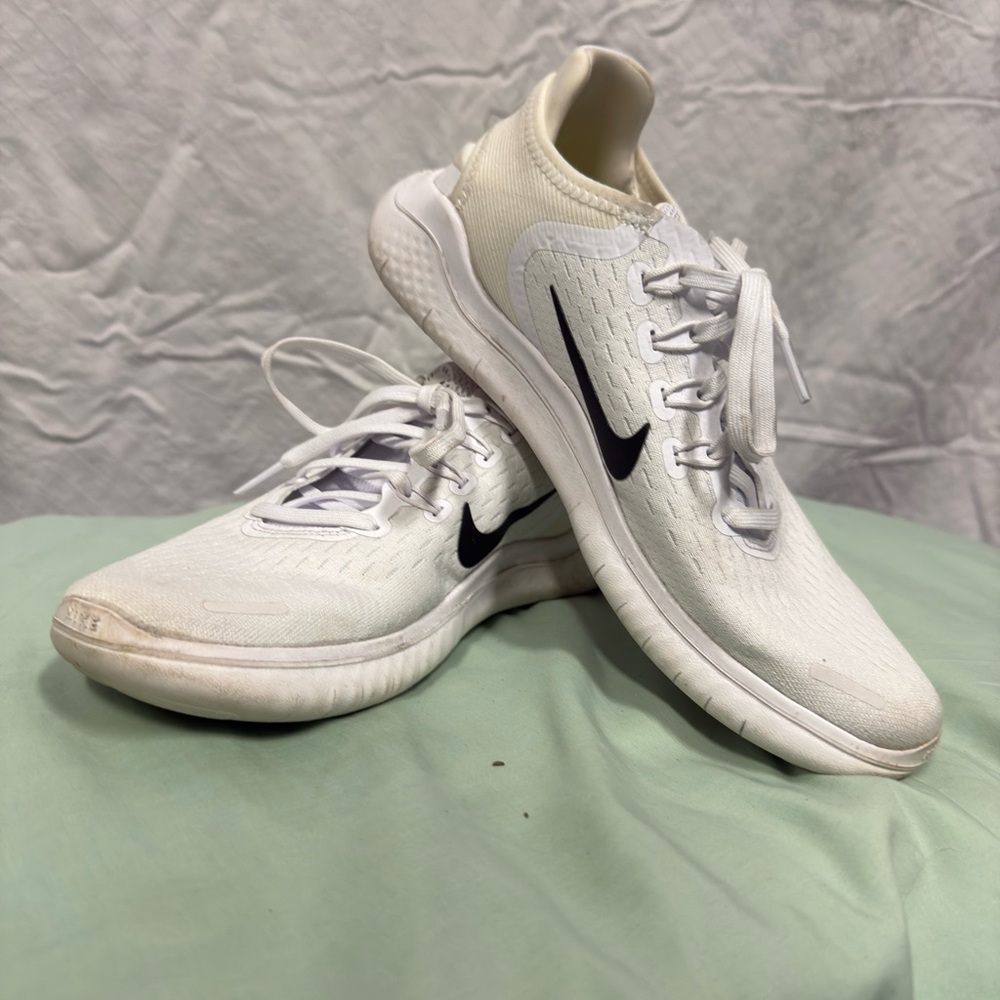 Nike White and Black Sneakers